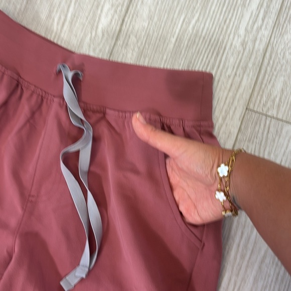NWT Figs Zamora Jogger Scrub High Waist Pants in Mauve size XS R - Picture 8 of 14